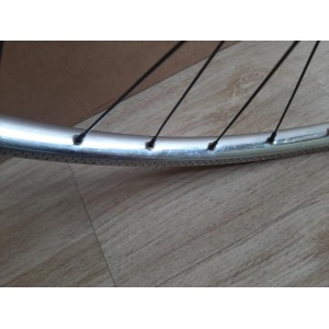 Zustand der Verchromung auf der RIGIDA 700C Felgenflanke