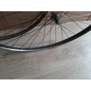 2 Roues 700B 28 x1 1/2 chapeau de gendarme GRAISSEUR ancien vélo 88/112.8mm RO21