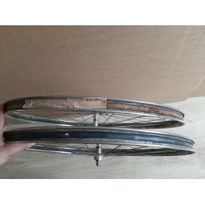 2 Roues 700B 28 x1 1/2 chapeau de gendarme GRAISSEUR ancien vélo 88/112.8mm RO21
