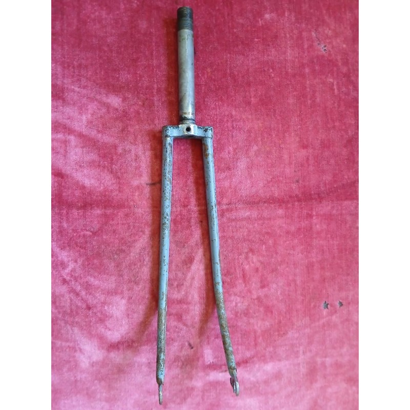 Dettaglio cannotto filettato 25.4x1.06 e testa forcella acciaio vintage