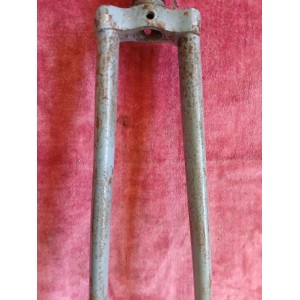 Internal view of the fork dropouts showing mounting face condition