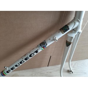 Rear dropouts with 125.4 mm spacing on Peugeot PY10 steel frame