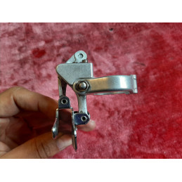 Particolare del leveraggio deragliatore Campagnolo usato