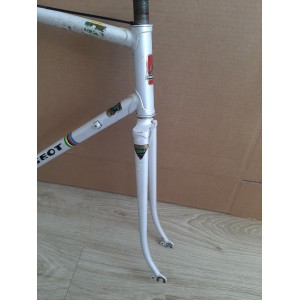 Peugeot PY10 seat tube cluster lug work detail