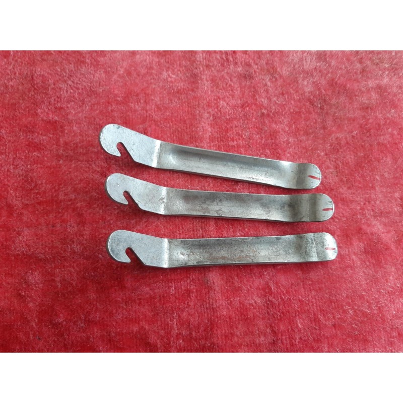 3 Vintage tyre levers DI