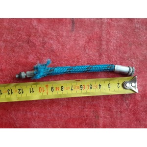 Raccordo Presta 12 cm accostato a pompa vintage