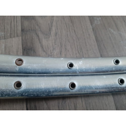 Marca RECORD gravada no aro 700c para tubular