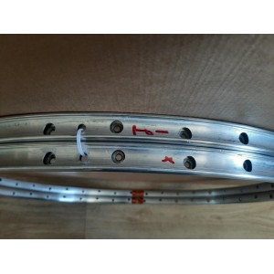 Close-up MAVIC Module 3 rim label 622mm clincher profile