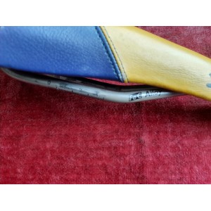 Unterseiten-Detail mit Schienenklemmung