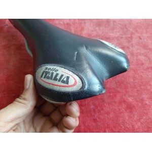 Frontansicht Selle ITALIA OCTAVIA Mangan-Sattel