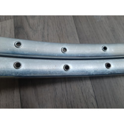 Record 700c rim inner surface detail