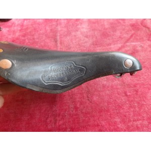 Vue de dessus du cuir rodé main de la selle Brooks Professional S