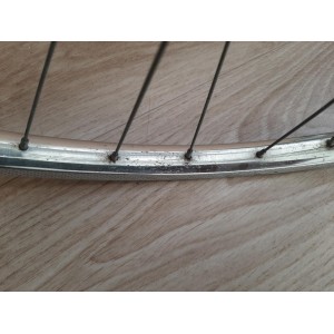 Spoke lacing pattern on 1990s touring bicycle wheelset