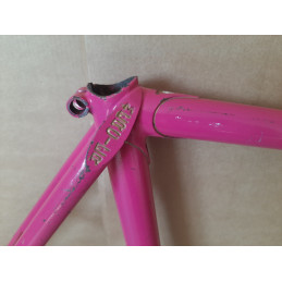 Raccord de selle et brasure sur cadre de vélo de course Mercier