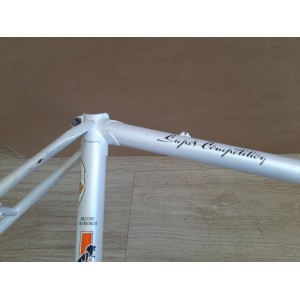 Unterseite des Tretlagers mit Seriennummer Peugeot PV10