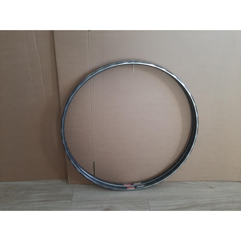 Perfil lateral da jante Mavic GP4 700c anodizada preta com 36 furos.