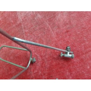 Portaequipajes acero Routens 650 detalle fijación eje