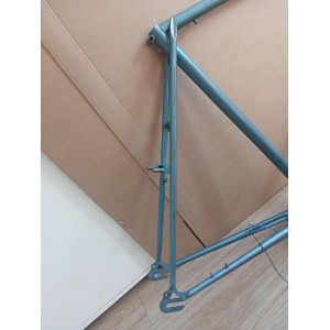 Particolare dei supporti freno cantilever tagliati da risaldare