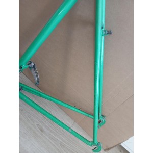 Paso de rueda trasera de 584 mm en las vainas inferiores