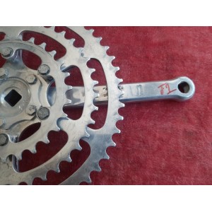 Side profile of triple chainrings alignment
