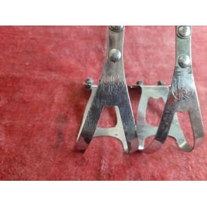 Cales-pieds acier JPR avec légère oxydation d'usage - gros plan