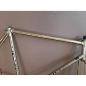 Rear dropouts 122mm spacing on steel touring frame