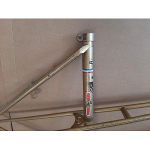 Peugeot ladies touring frame 1978 - bottom bracket area