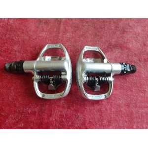 Vista lateral pedal Shimano PD-A520 con desgaste leve