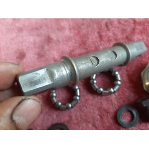 STRONGLIGHT 35x100 French Bottom Bracket 118mm - Close-up