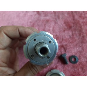 Close-up of Stronglight SPIDEL 35x100 bottom bracket cup
