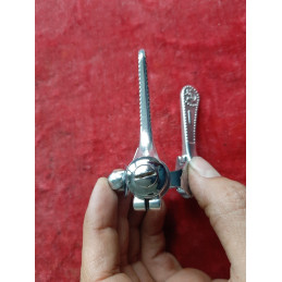 Dettaglio della leva cambio SIMPLEX con patina originale