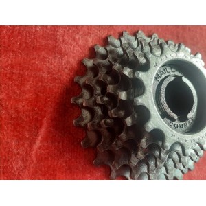 Vue latérale roue libre MAILLARD COURSE 485g