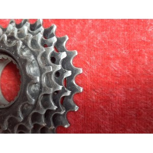 Pignons 14-24 dents d'une roue libre MAILLARD 5V en acier, traces d'oxydation