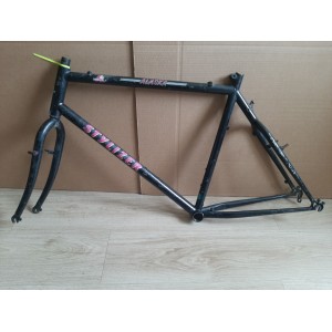 VTT-Rahmen STYLIZER Stahl Oxydation sichtbar