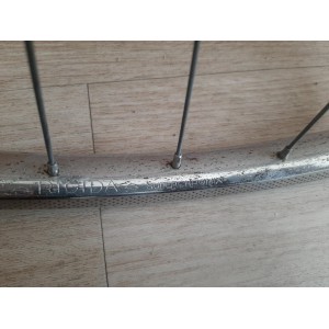 Roue avant à pneu RIGIDA 700c vélo ancien randonneuse RO29