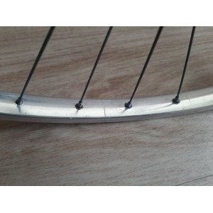 Détail rayonnage roue SUPER CHAMPION 650B