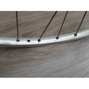 Rear 650B SUPER CHAMPION clincher wheel, 122.4mm spacing