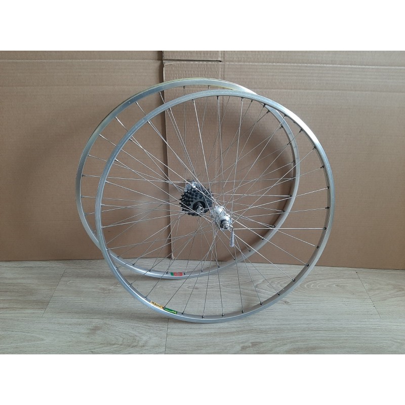 Mavic MA2 700C clincher wheelset Campagnolo Record hubs side view