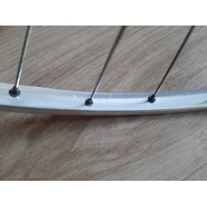 Mavic MA2 700C clincher wheelset hub axle end view
