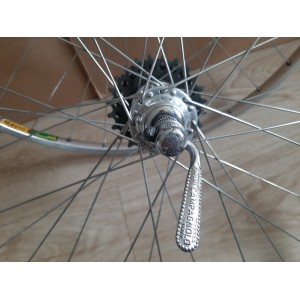 Detalhe rebite do aro Mavic MA2 700C clincher