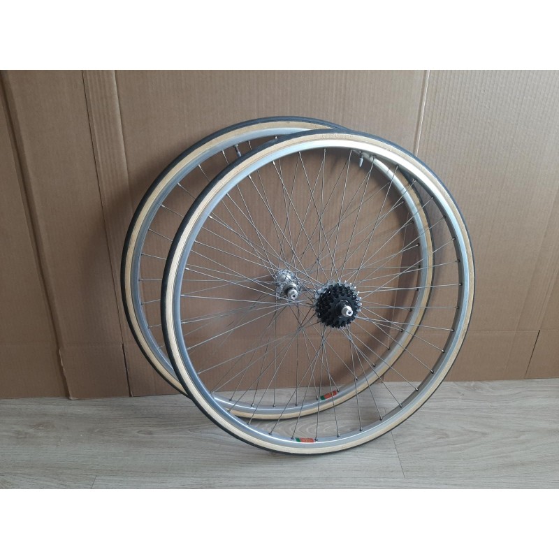 MAVIC MA2 700c aluminium clincher rim on SHIMANO 105 hub wheelset