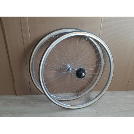 Roue MAVIC MA2 700c moyeu SHIMANO 105 flèche dorée vue côté