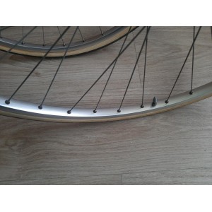 Roue avant MAVIC MA2 700c moyeu SHIMANO 105 axe