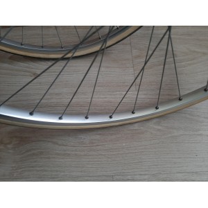MAVIC MA2 700c clincher rim spoke holes wheel detail