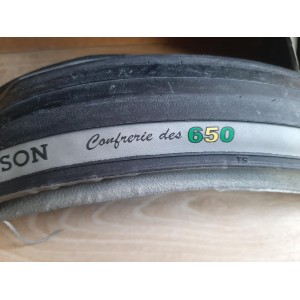 Cubierta HUTCHINSON 650x32 B NOS para bicicleta clásica de cicloturismo