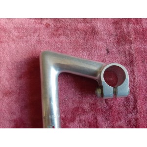 Dettaglio del morsetto manubrio 25,4 mm dell'attacco ATAX vintage