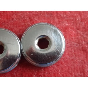 Pièce de pédalier SHIMANO 600 FC-6207 22 mm, détail de la matière acier