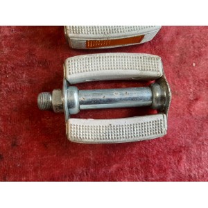 Pédale WECO nouvelle ancienne stock, filetage M14×1.25, vue de face