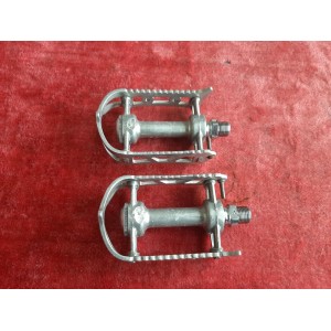 Pédale Lyotard 65 DURAL aluminium vue de profil, filetage 14x1.25