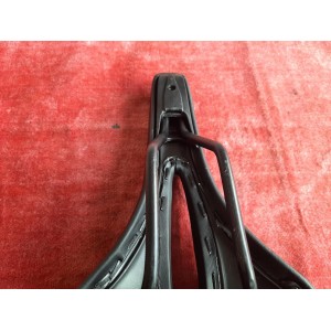 Selle vélo de ville synthétique, vue d'ensemble sur fond neutre